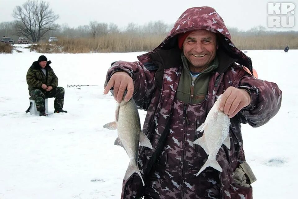 Клев в перми. Зимняя рыбалка в Пермском крае. Рыбалка в Пермском крае зимой. Рыбалка в марте. Рыбаки Пермский край.