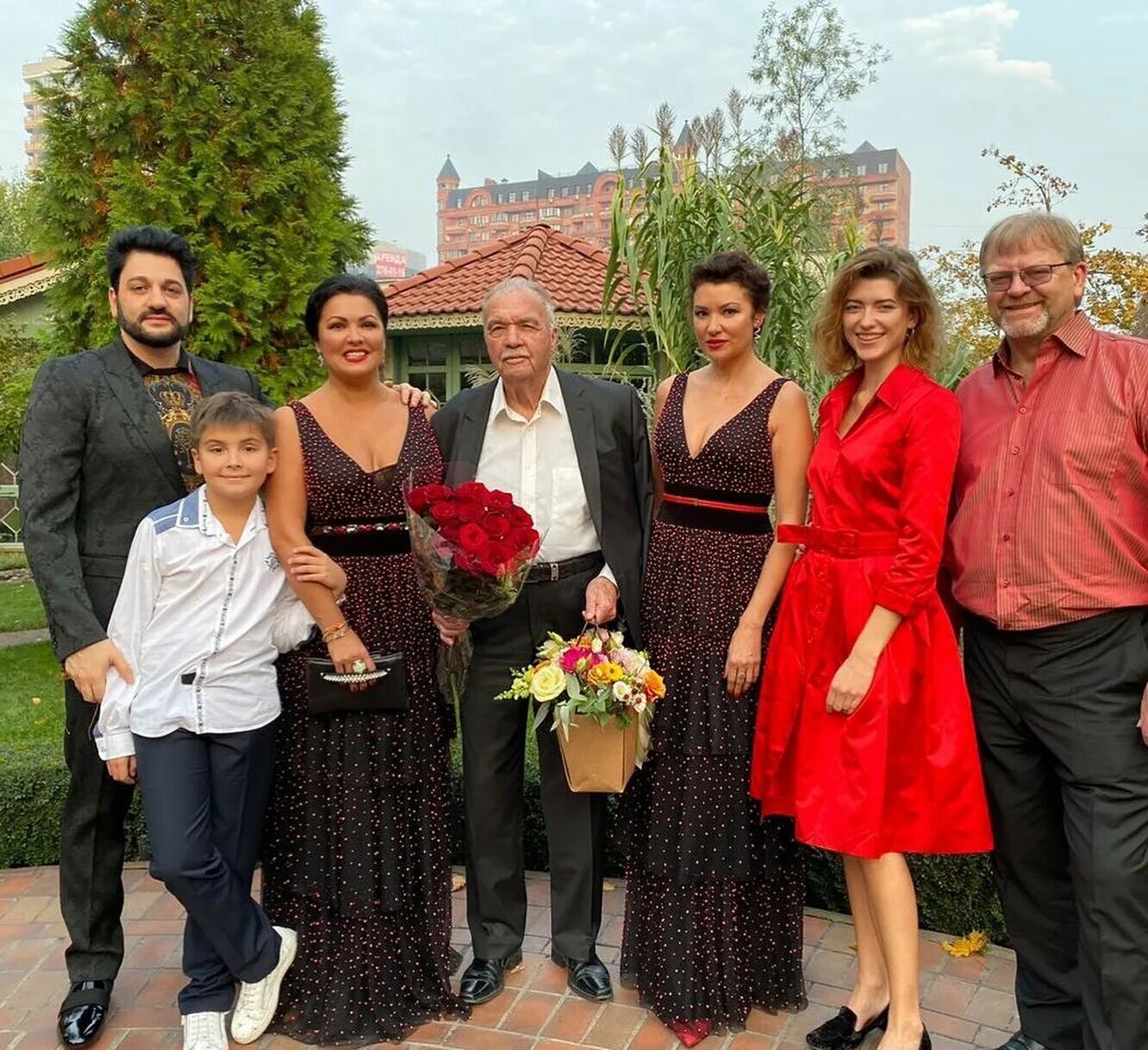 сын нетребко сейчас фото. нетребко анна сын. сын анны нетребко юсиф эйвазов. анна нетребко и юсиф эйвазов и тьяго. тьяго нетребко.