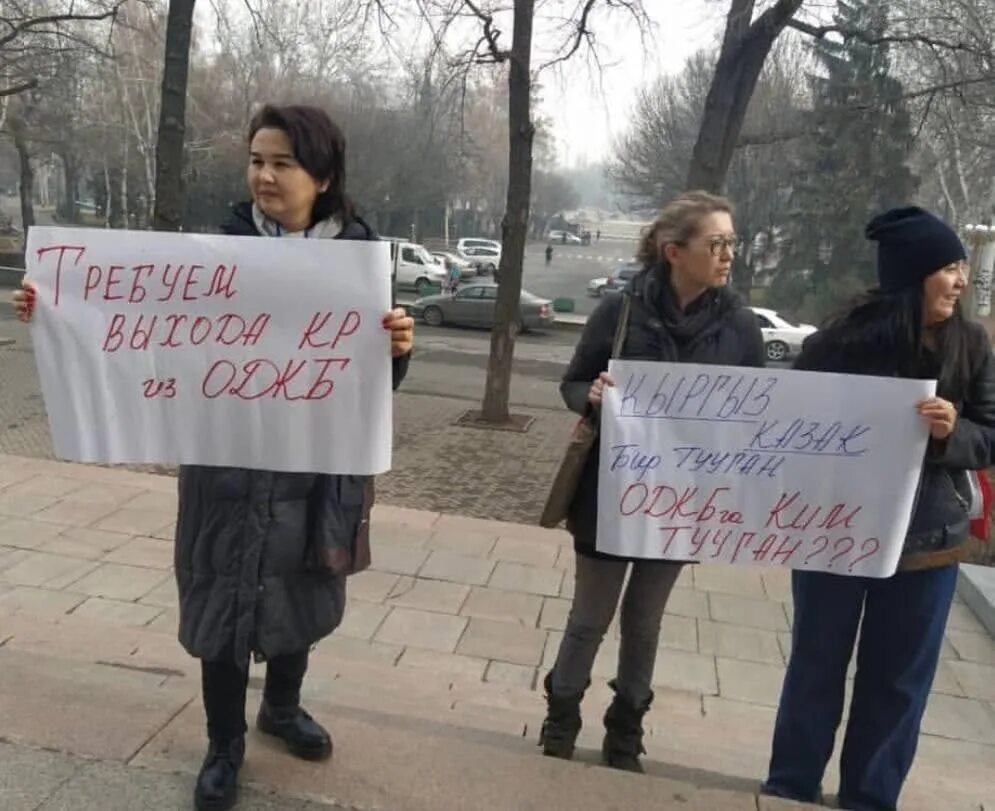 Статус митинг. Протесты в казахстане. акции протеста. протесты против мобилизации. митинг против митингов киргизии.