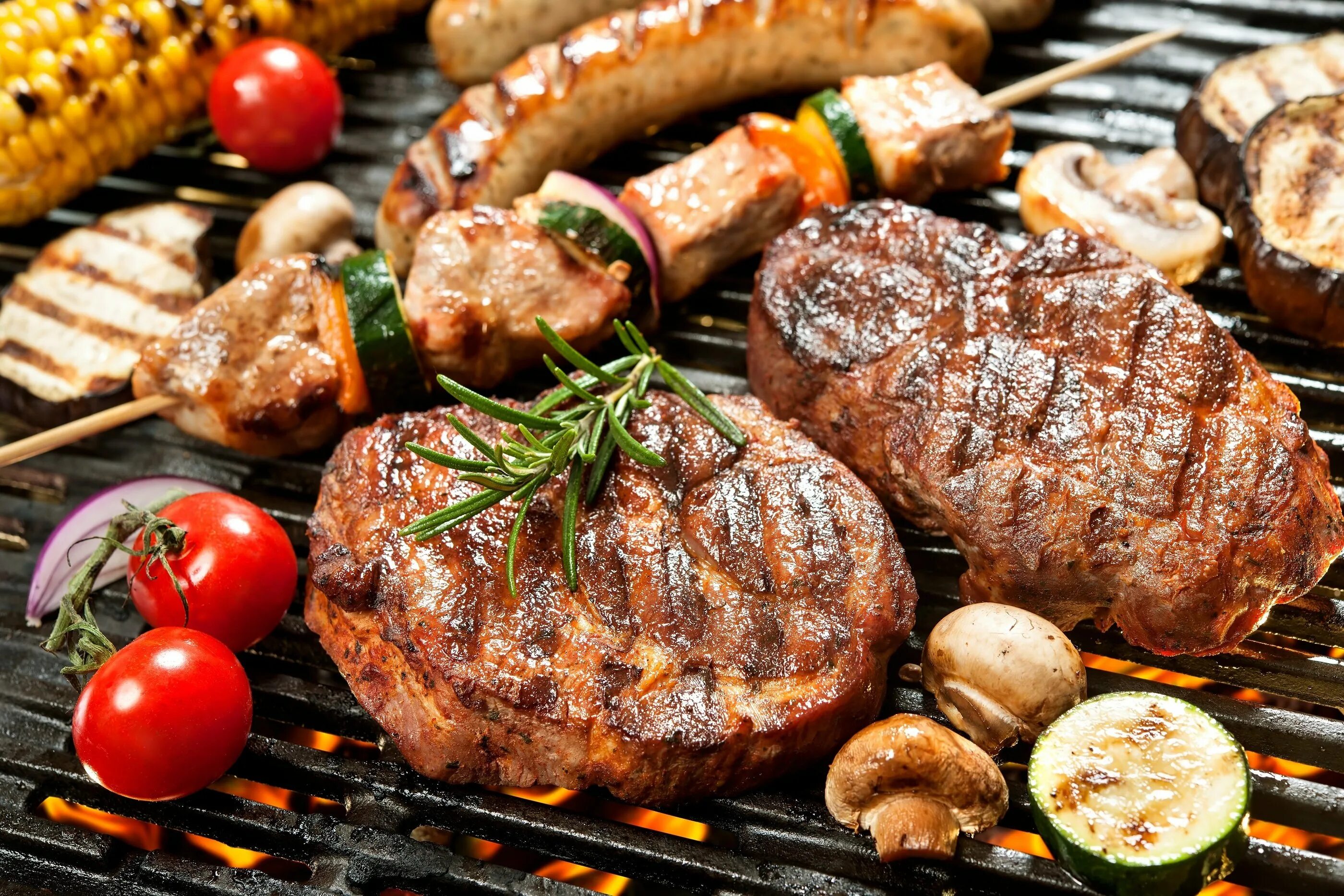 Жареное мясо. Всемирный день жареного мяса 9 июля. Жареное мясо с грибами. Европейская кухня. Всемирный день жареного мяса картинки.