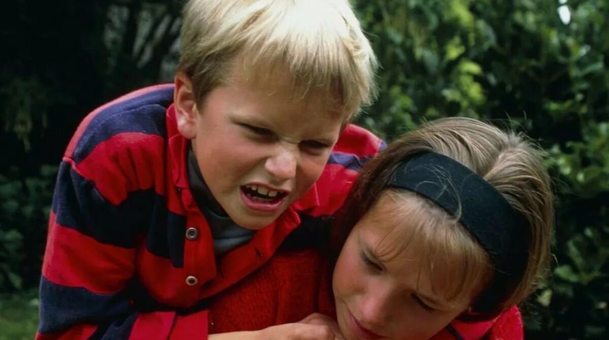 Связанные дети мальчики. Мальчик связанный девочками видео. Мальчик связанный девочками видео. Мальчик связанный девочками видео. Девочка и мальчик связанные судьбой.