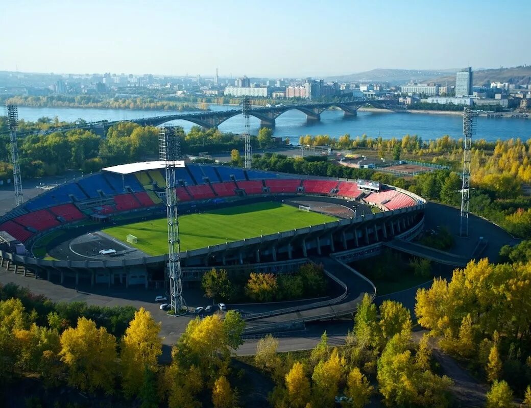 Центральный стадион Красноярск. Стадион Енисей Красноярск. Центральный стадион Ленинского Комсомола. Центральный стадион Енисей.