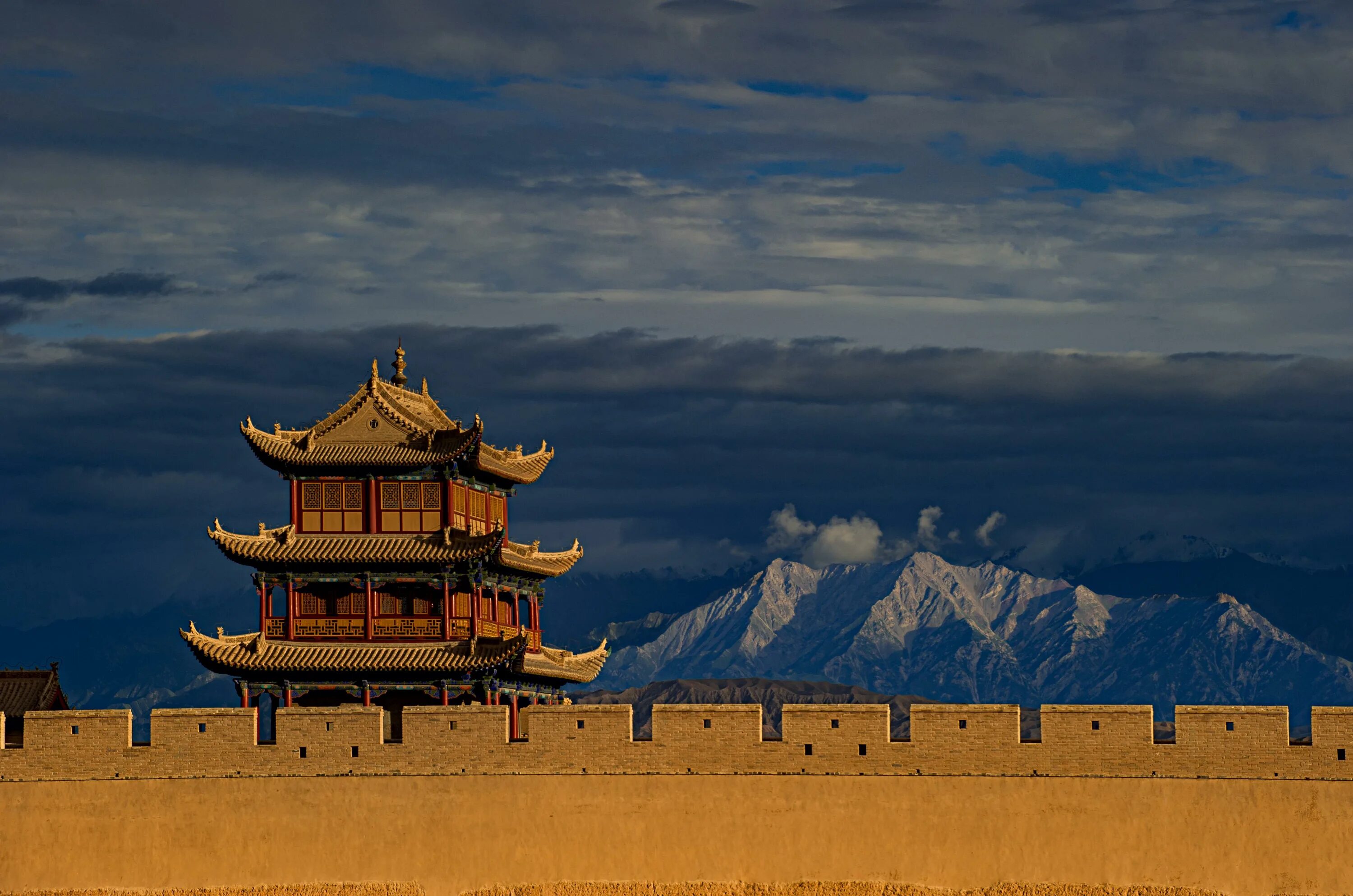 Монгольская квадратная письменность. Китай храм санцзу. Страница китай. Китайские рукописи книги. Цзан фу.