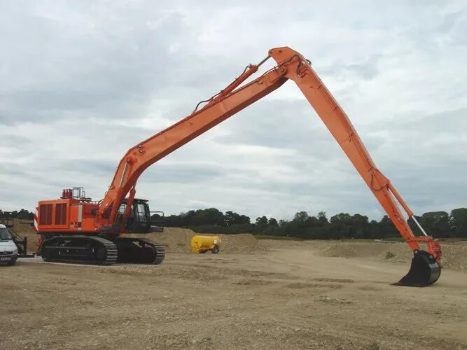 Hitachi zx330 long reach. Длиннорукий экскаватор Hitachi 220. Doosan 225 экскаватор с удлиненной стрелой. Экскаватор Hitachi 380 с длинной стрелой.