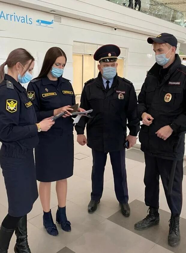 Полиция аэропорта домодедово. Лоп в аэропорту симферополь. Лоп в аэропорту. Полиция аэропорт толмачево. Полиция аэропорт толмачево.