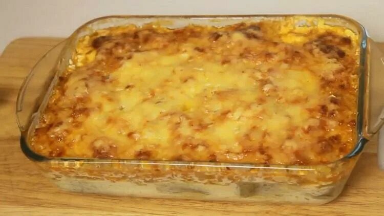 Рецепт минтая в духовке с морковью. Минтай в духовке с картошкой морковью и луком. минтай в духовке с морковью и луком. минтай в духовке с морковью и луком в майонезе с картошкой. минтай в духовке с морковью и луком и картофелем в сметане.