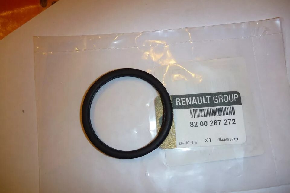 Уплотнительное кольцо термостата Рено Логан 1.4. Renault 8200267272 прокладка термостата. Уплотнительное кольцо термостата Рено Логан 1. Рено Логан 1 1.4 прокладка корпуса термостата.