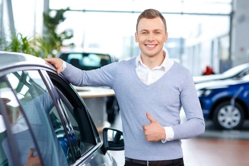 He choose the car. Автомобиль фотосток. Мужчина за рулем. What you need to consider before buying a car. Дешевая машина затесалась среди элитных.