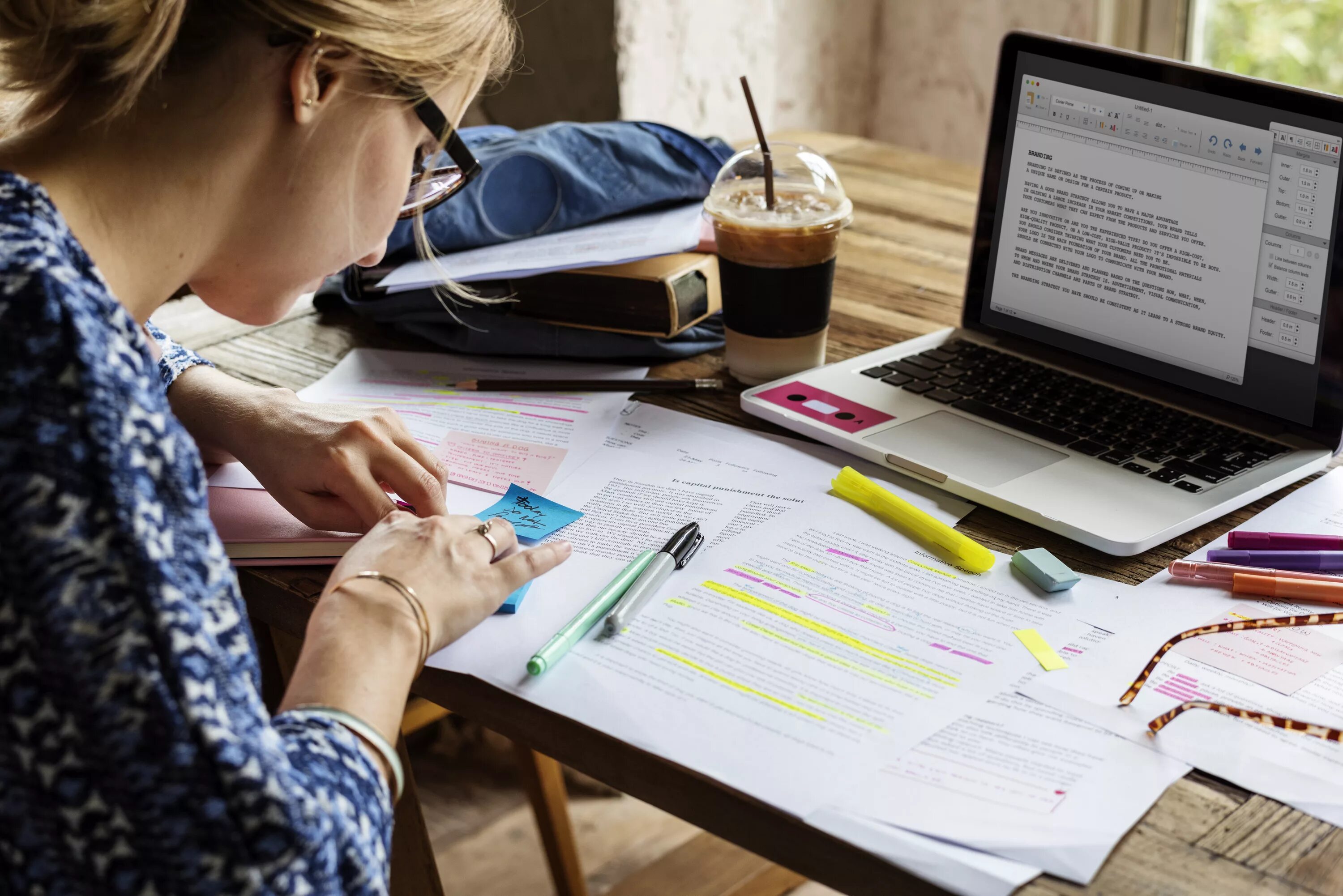 Again to study. Человек пишет научную работу. Изучение материала. Написание работ. Тетрадь студента.