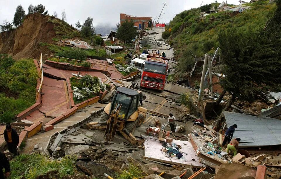 Камнепад в дагестане. Сообщение про оползни кратко. Сели оползни обвалы. Дагестан оползень обвал. Классификация оползней и обвалов.