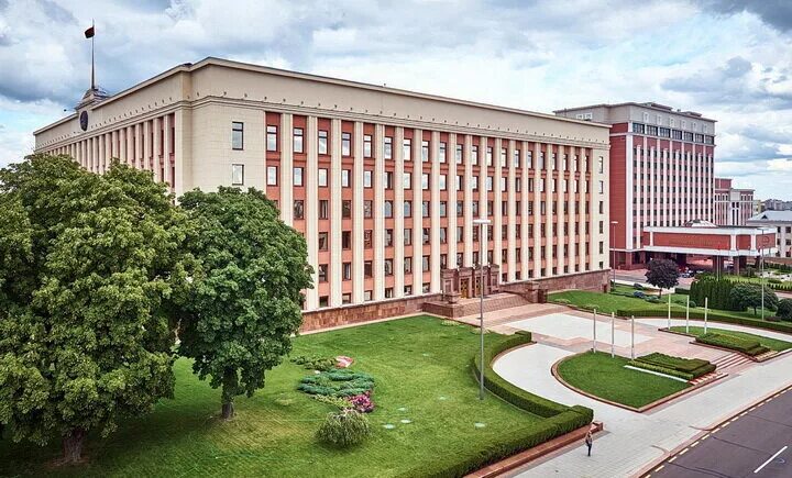 Минск администрация президента. Минск здание администрации президента. Администрация президента Республики Беларусь здание.
