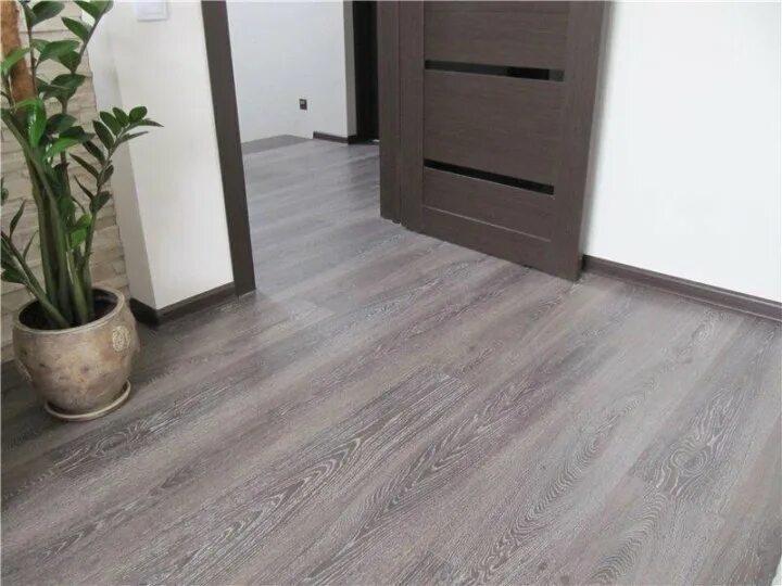 Линолеум серый. Ламинат «дуб уайт-грей». Линолеум дуб вагнер. Ламинат ясень вирджиния кастамону в интерьере. Finfloor 12 дуб парамаунт ламинат finfloor.