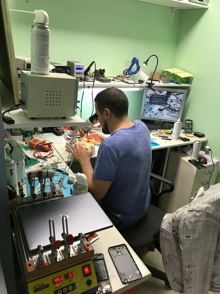 Исправное оборудование. Мастер по ремонту ноутбуков. Ремонтная мастерская бытовой техники. Сервис по ремонту телефонов. Автосервис.