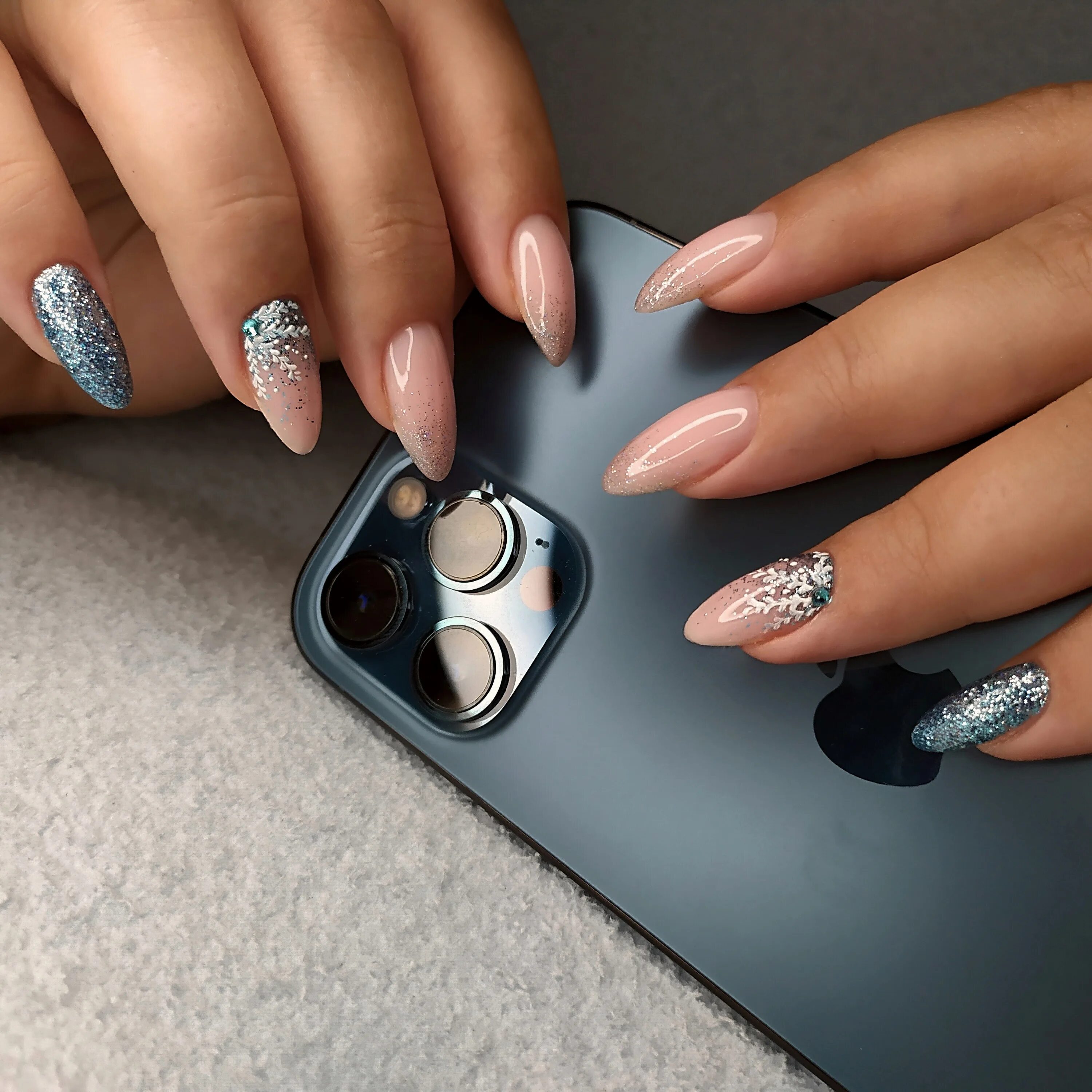 Крутые ногти модные. Черные дерзкие ногти. Стильный маникюр на квадратные ногти. Самый модный маникюр на сегодняшний день. Крутые ногти 2023.