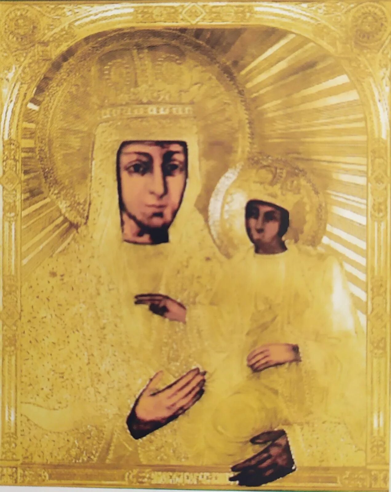 Боголюбская икона богоматери. Икона забирающая. Икона забирающая. Икона ходатаица. Девушка берет икону.