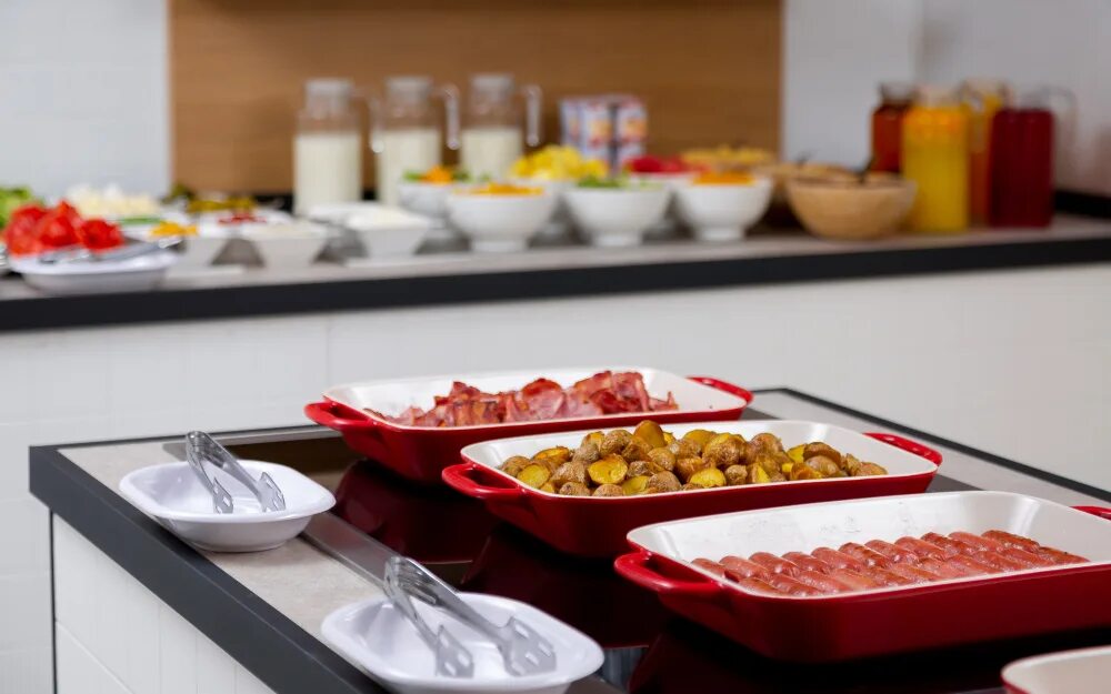 Holiday inn perm пермь. Холидей пермь гостиница. Холидей инн пермь. Отель пермь holiday inn perm. Holiday perm.