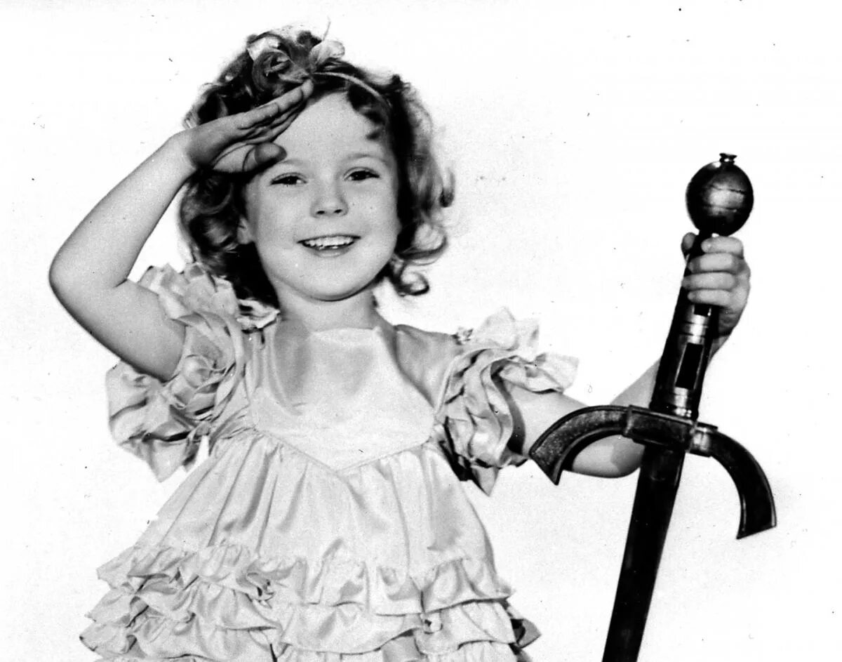 Shirley's temple. Ширли Темпл. Ширли Темпл 1933. Ширли Темпл Блэк 2000. Ширли Темпл с семьей.