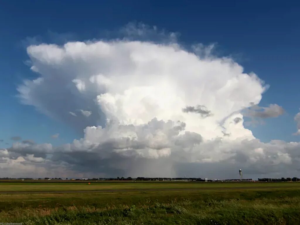 Высота облаков погода. Кучевые дождевые облака cumulonimbus. Кучево-дождевые облака высота. Кучево дождевые облака с наковальней. Кумулонимбус грозовые.