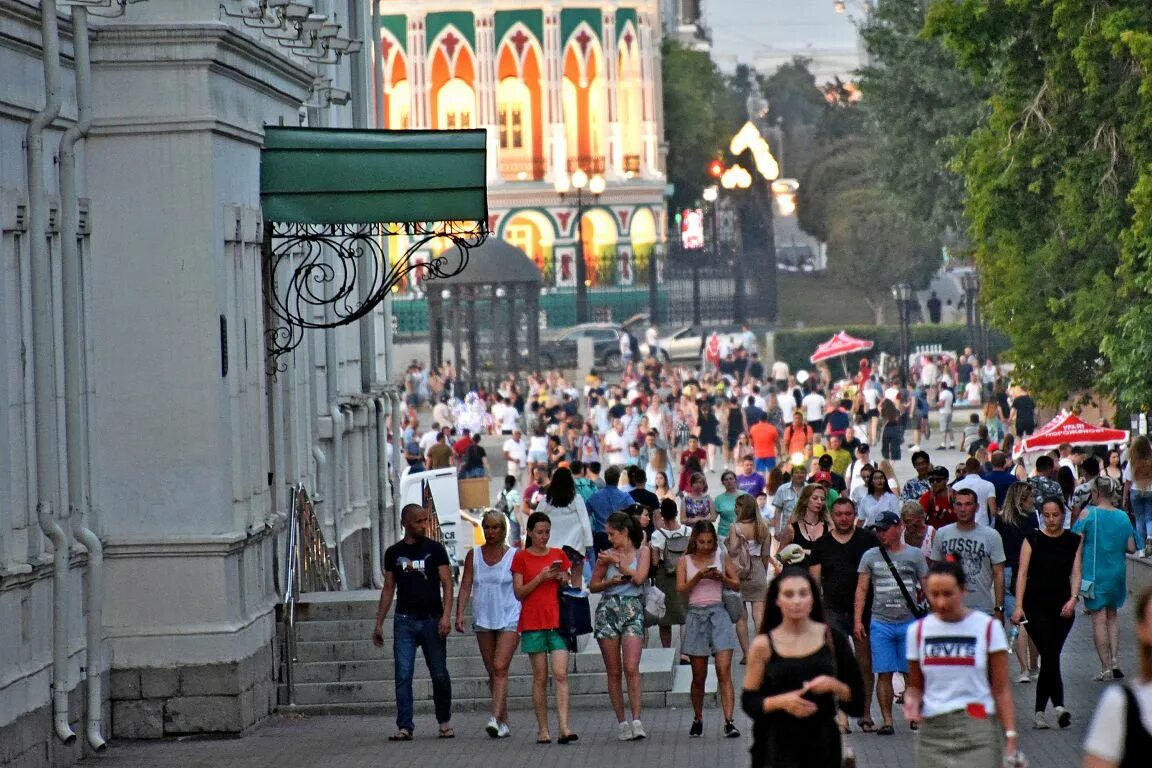 Екатеринбург люди. Екатеринбург население. Жители Екатеринбурга. Люди город Екатеринбург. Население будет не нужно