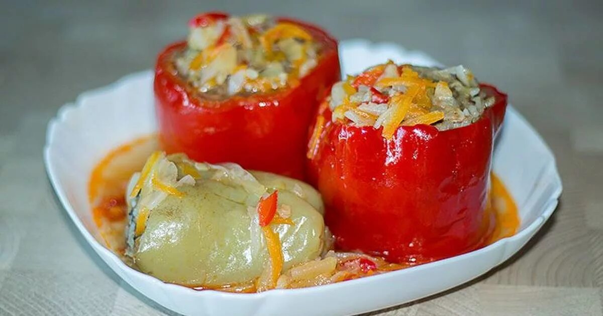 Перец фаршированный мясом. Перец с мясом и рисом. Перец фаршированный мясом и рисом. Перец фаршированный мясом и рисом рецепт. Фаршированный перец с мясом и рисом рецепт.