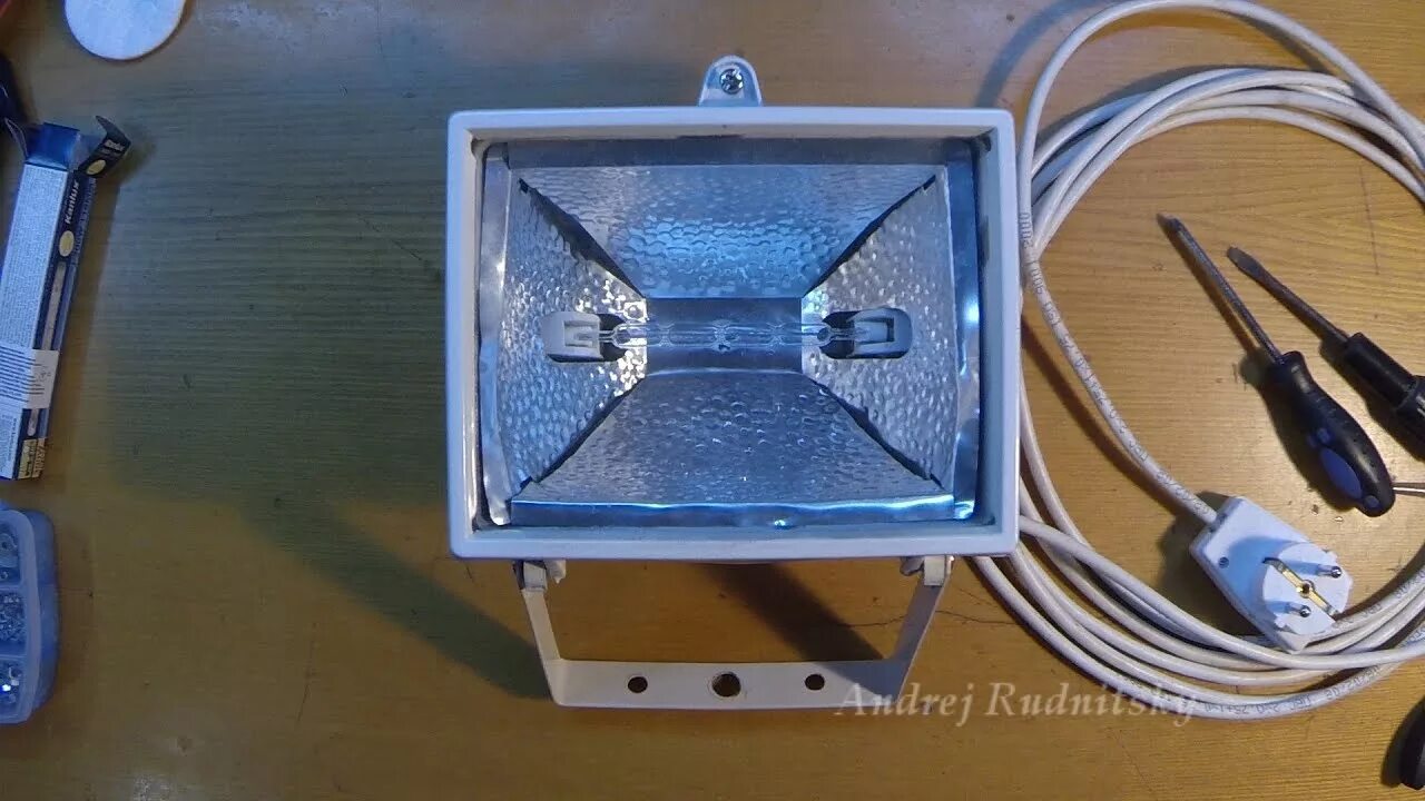Прожектор с вилкой. Прожектор с вилкой. Прожектор до-10w 2700 800 feron. Прожектор cob 50вт. Прожектор светодиодный 150вт юпитер.