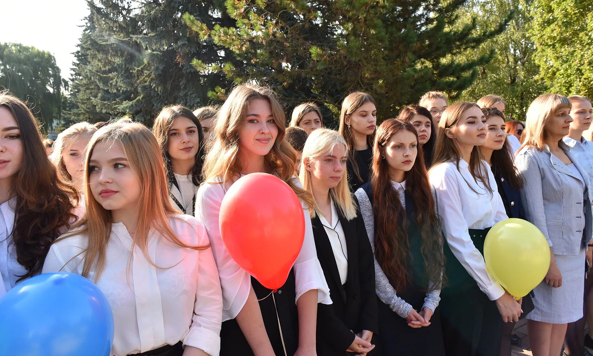 кгу 1 сентября. педагогический университет первое сентября. 1 сентября старшеклассники. 1 сентября в вузе. линейка 1 сентября студенты.