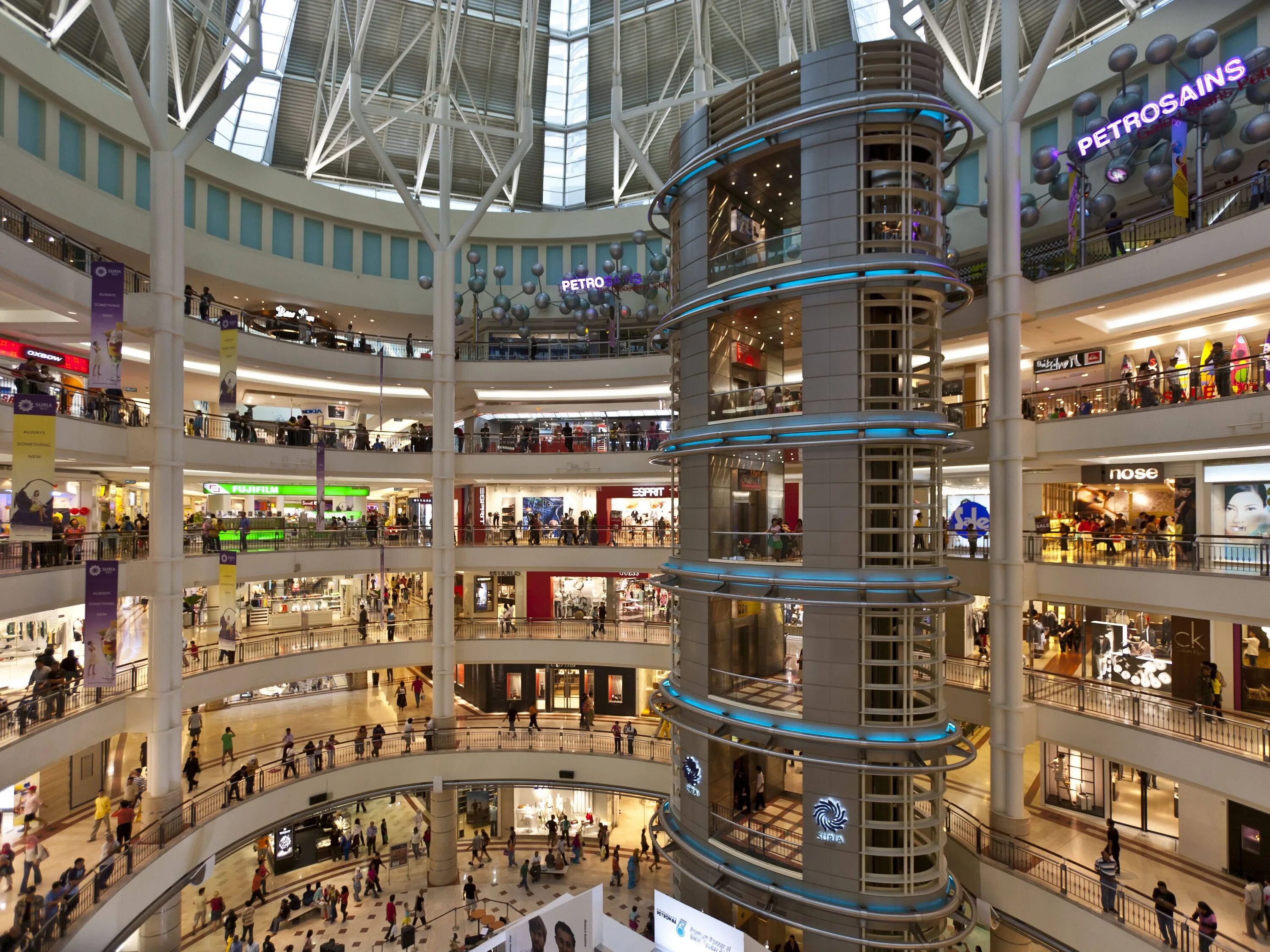 Крупный торговый дом. Торговые центры Куала Лумпур. Торговый центр Нью-Йорк. Mall торговый центр. Шоппинг в торговом центре.