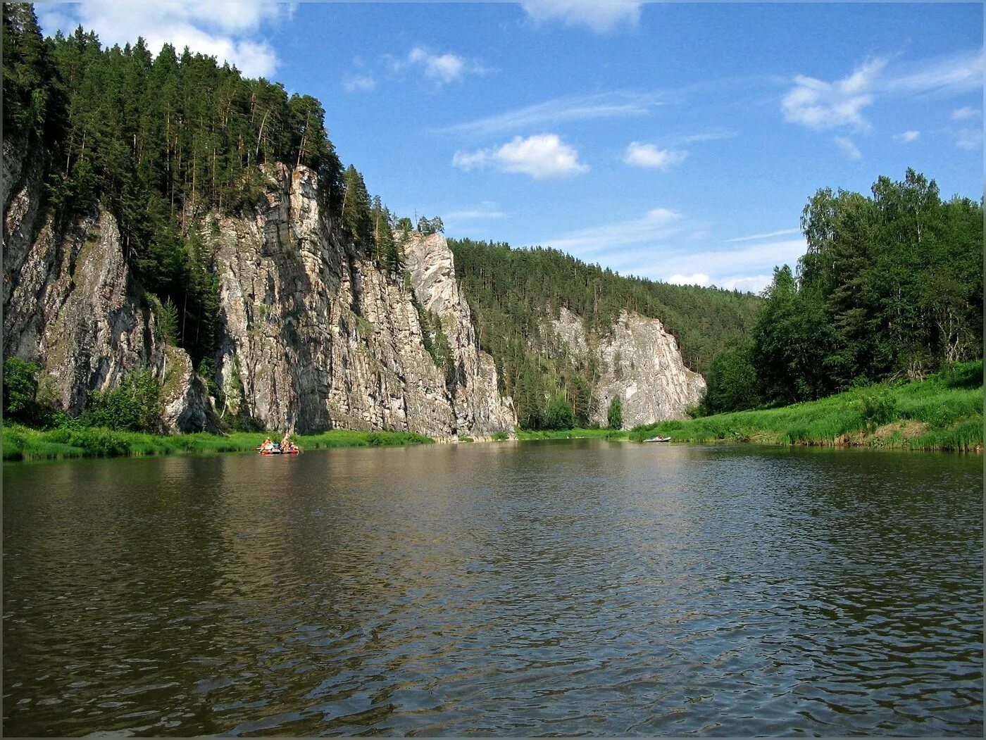 Камень мултык на реке чусовой. Река чусовая свердловская область. Урал, чусовая, река, скала. Чусовой горы уральские. Река чусовая пермский край.