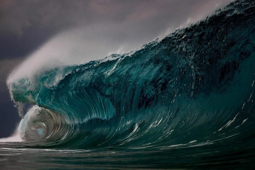 Волны огромные страшные. Волны Джеффрис Бэй. Огромные волны в океане.
