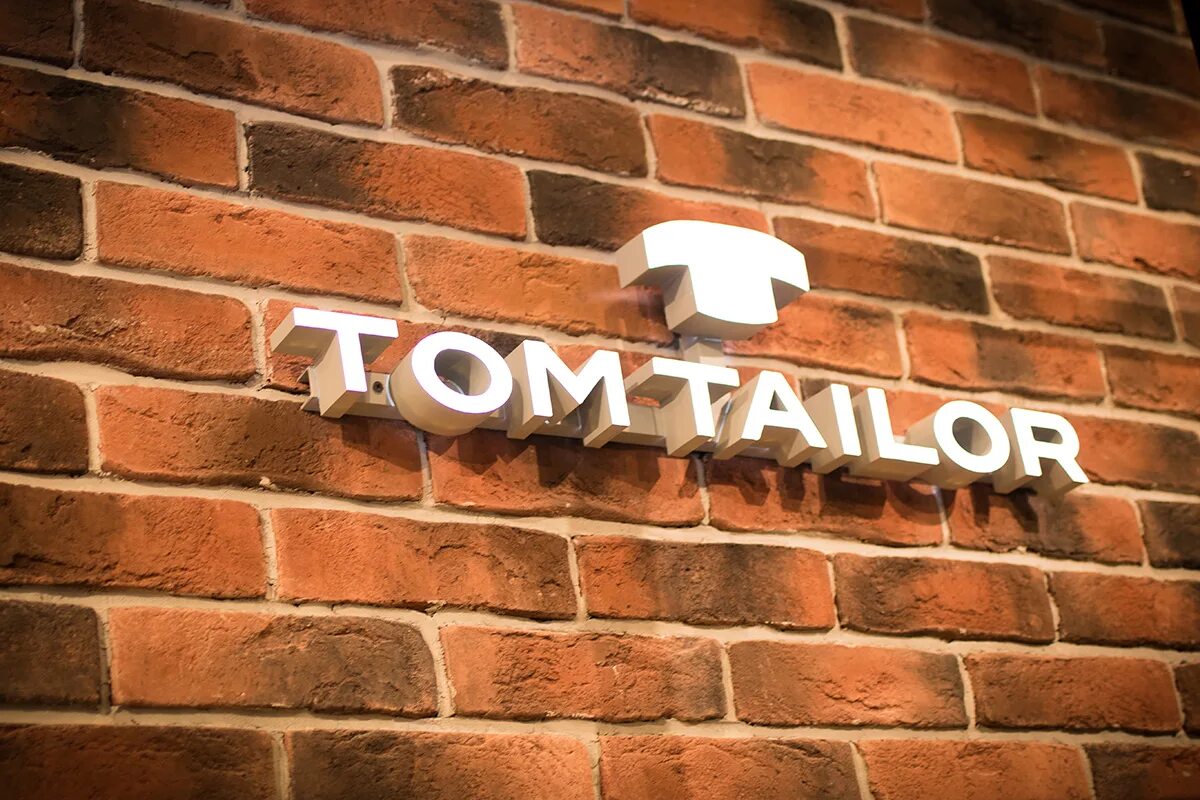 Tom tailor магазин. Том тейлор новосибирск. Футболка том тейлор мужская. Футболка с длинными рукавами tom tailor. Футболка с длинными рукавами tom tailor.