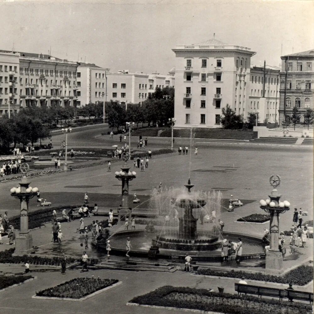 Хабаровск 80. Площадь ленина хабаровск. площадь ленина хабаровск старое. площадь ленина хабаровск старые фотографии. площадь ленина 80е хабаровск.