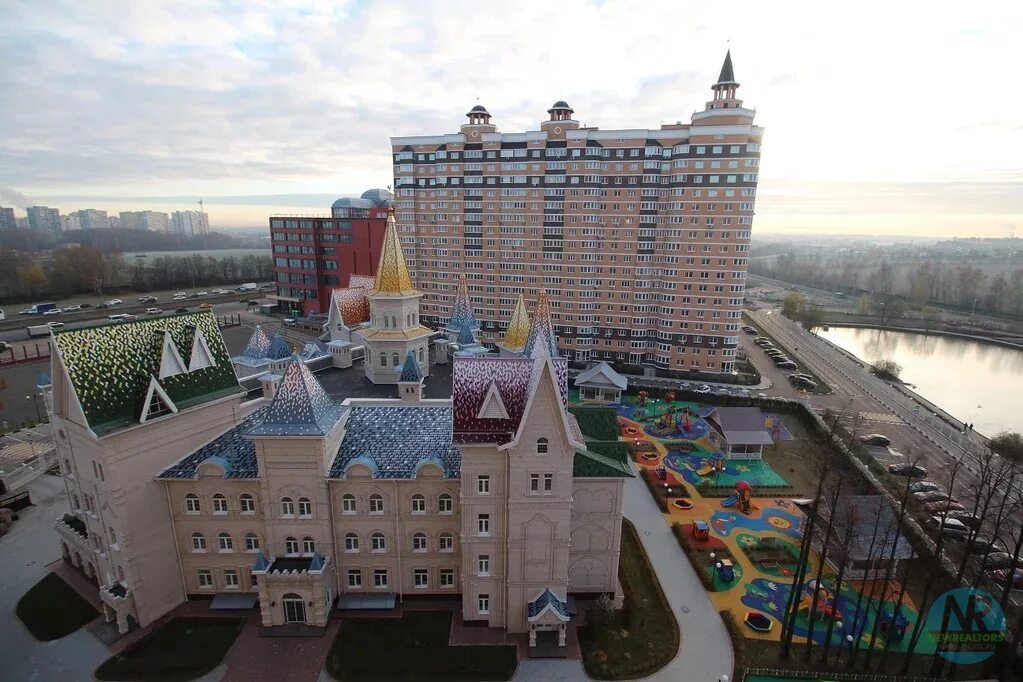 1, посёлок совхоза имени ленина. Посёлок совхоза имени ленина московская область. Совхоз имени ленина храм преображения. Церковь преображения господня совхоз имени воровского. Храм в честь преображения господня московская область.