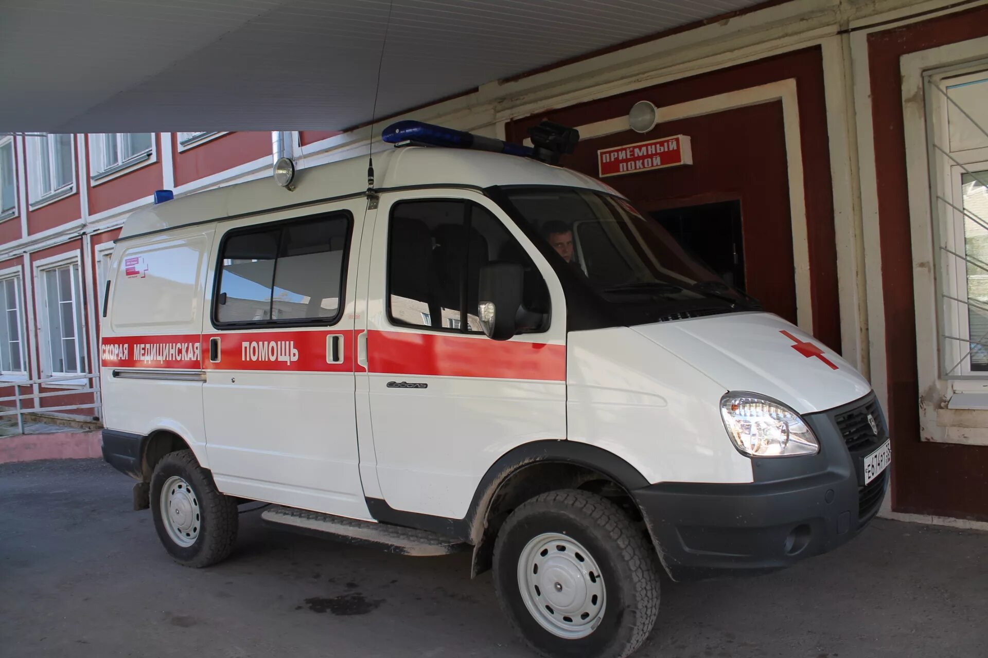 скорая црб. црб неотложная помощь. црб неотложная помощь. отделение скорой медицинской помощи. машина скорой.