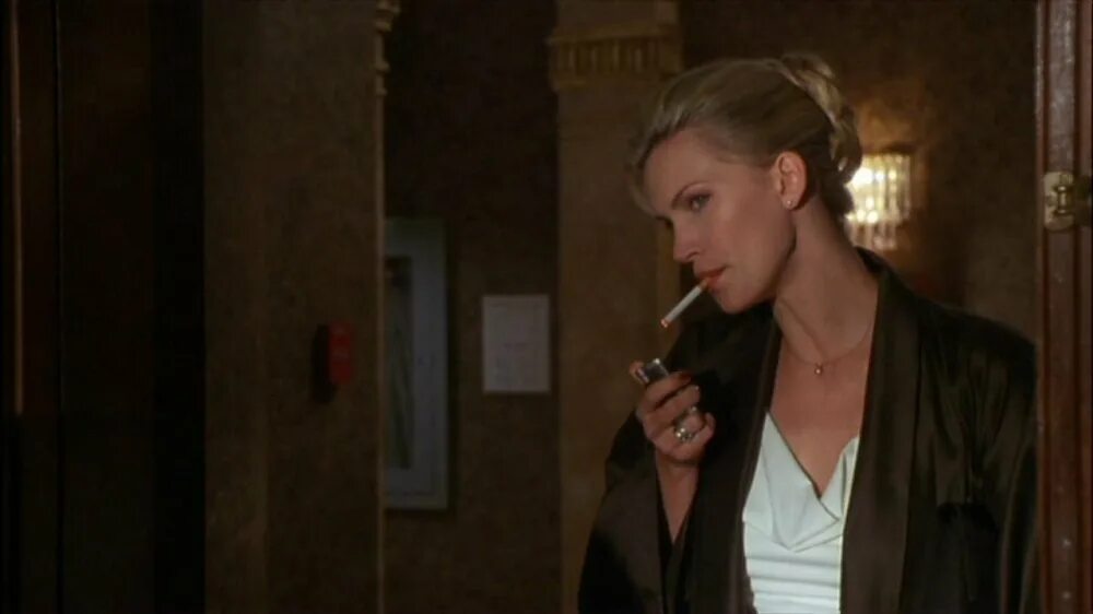 Second skin фильм 2000. Наташа хенстридж в 2000. Двойная жизнь 2000. Жизнь в 2000. Двойная жизнь 2000 наташа.