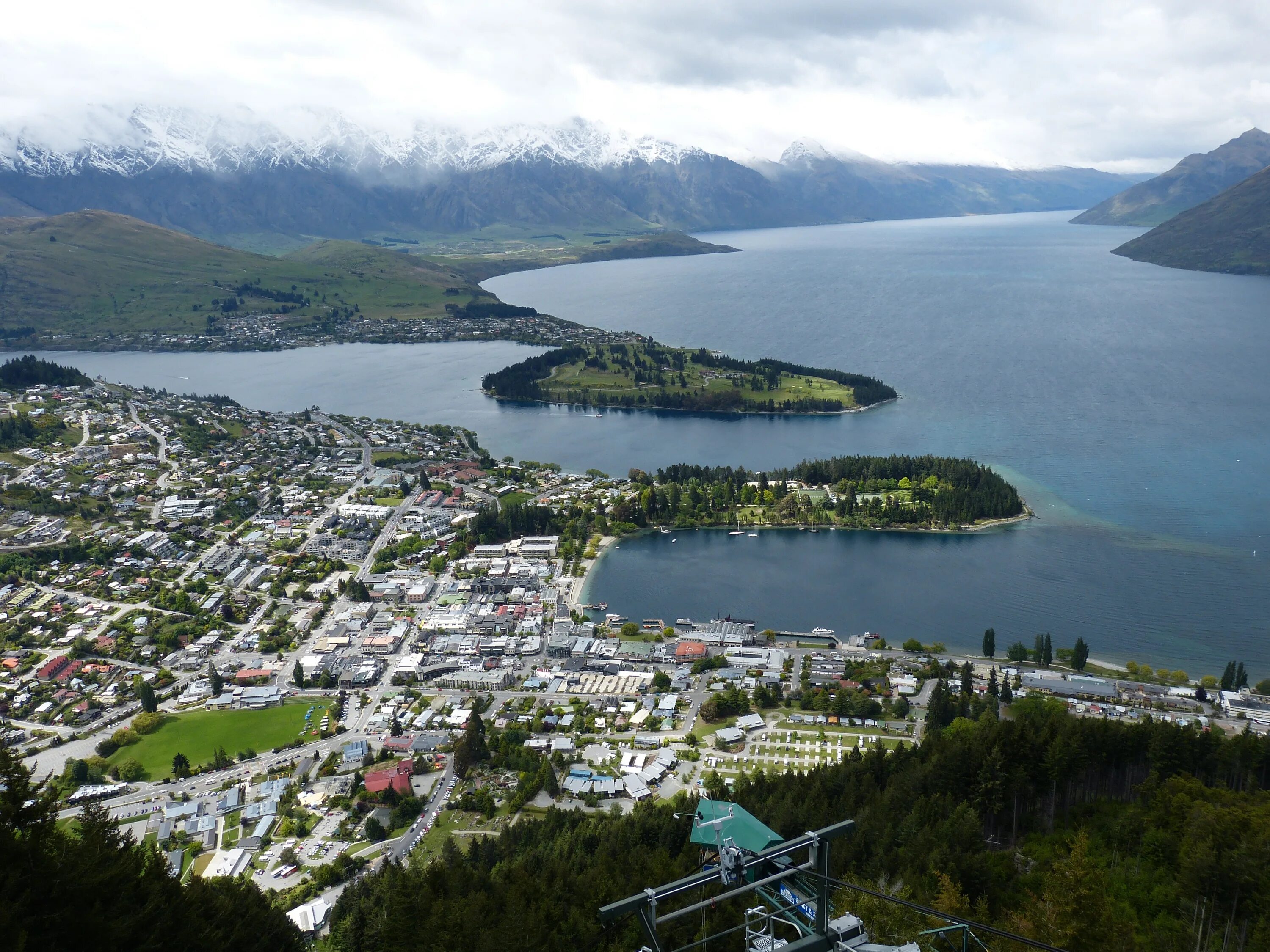 New zealand two islands. Каитангата, новая Зеландия. Квинстаун. Новая Зеландия Северный остров. Город Квинстаун новая Зеландия.