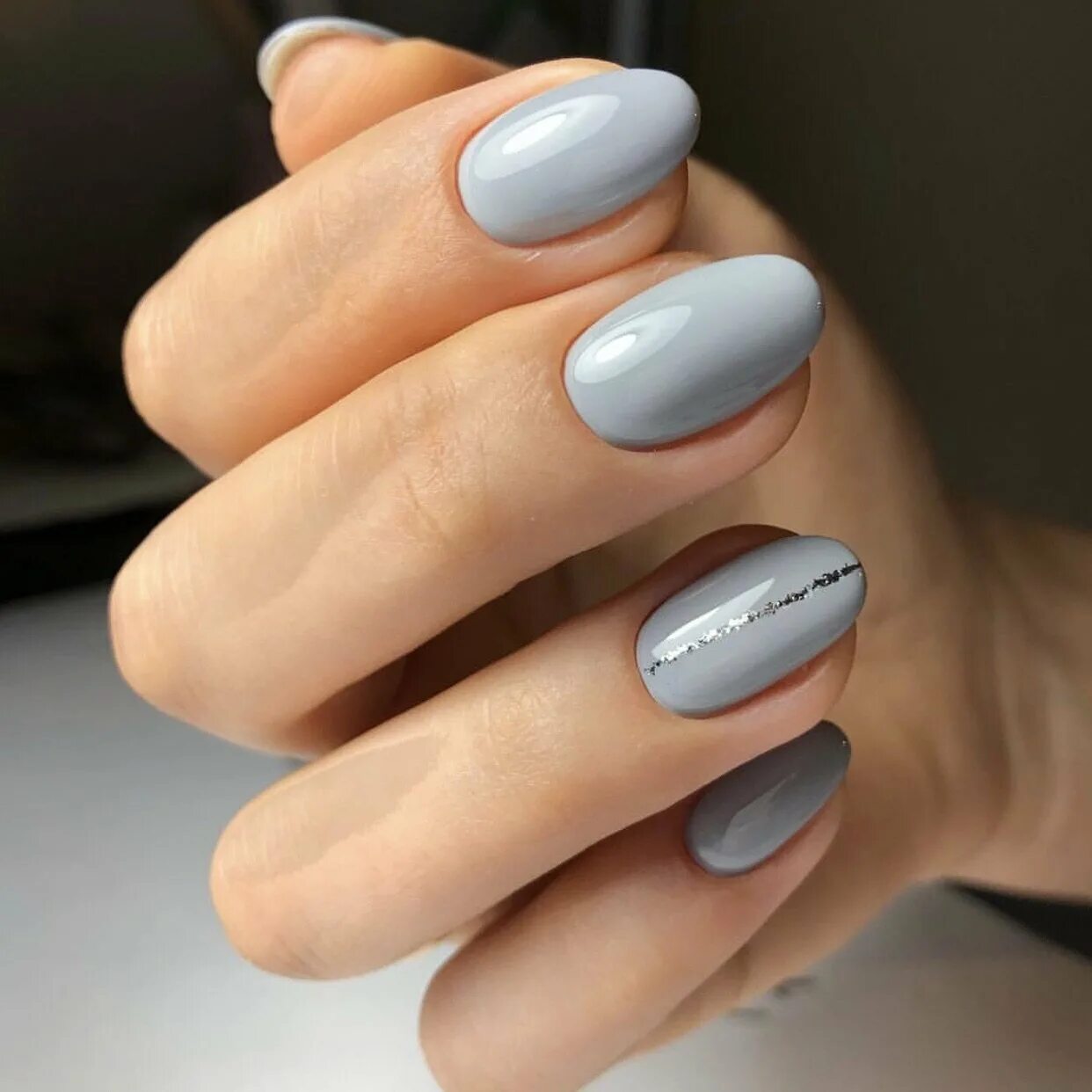 маникюр в серых оттенках