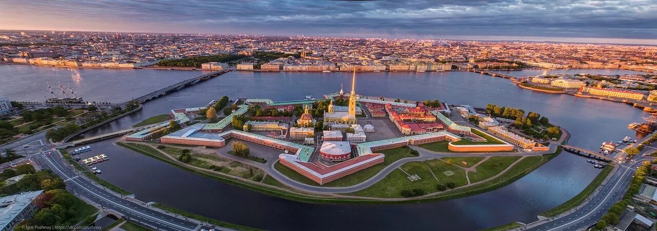 Интересные острова санкт петербурга. Крепость на заячьем острове. Петропавловская крепость в санкт-петербурге. Стрелка васильевского острова и кунсткамера. Площадь васильевского острова санкт-петербурга.