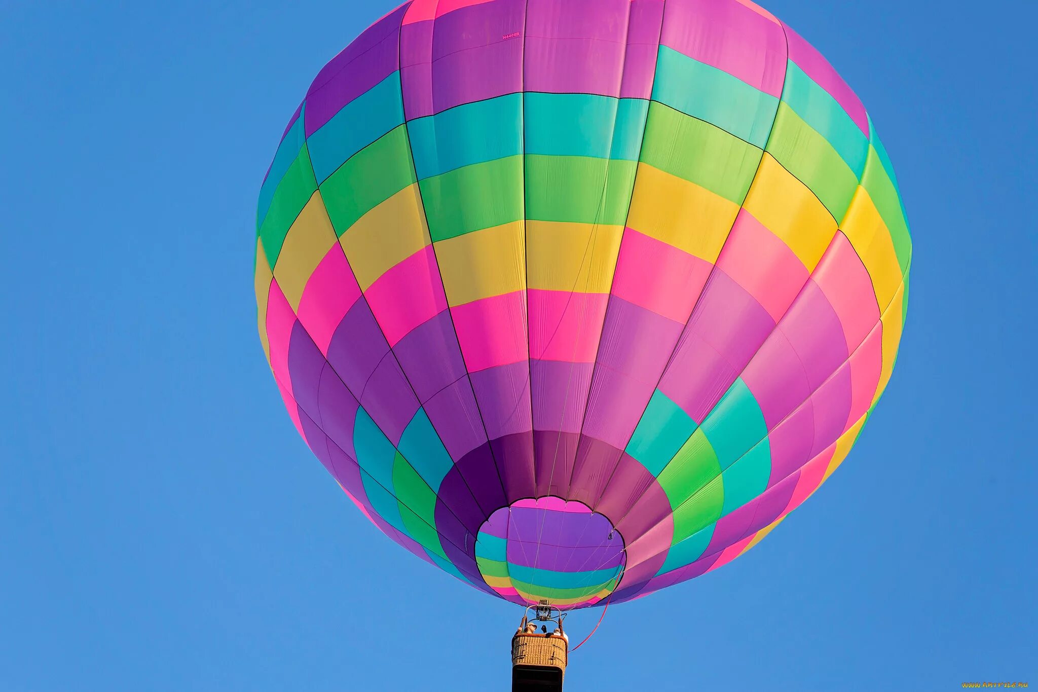 Шар в небе как называется. Воздушный шар с корзиной. Vozdushnyye shar. Воздушные шары с корзиной. Летающий шар с корзиной.