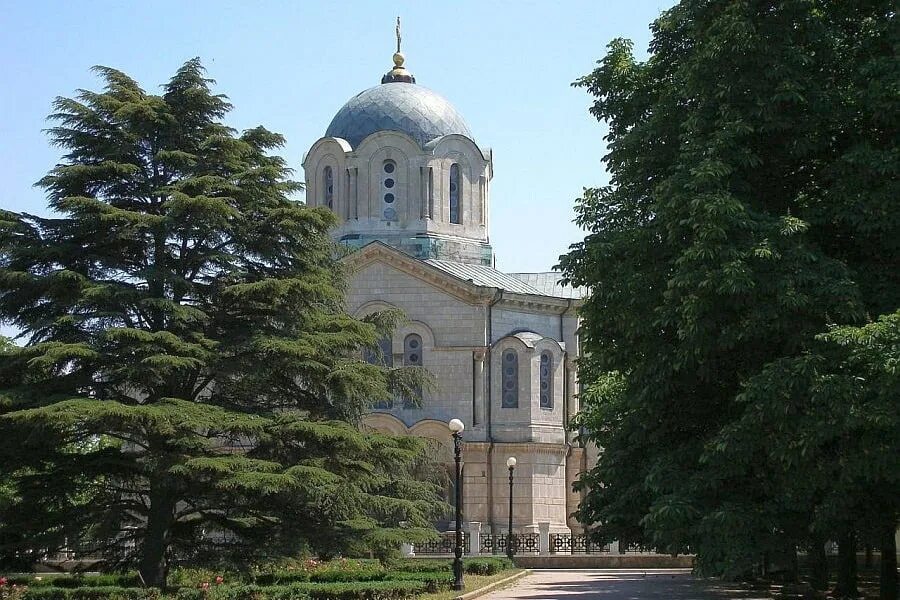 Холм центр. Центральный городской холм в Севастополе. Памятник Ленину у Владимирского собора в Севастополе.