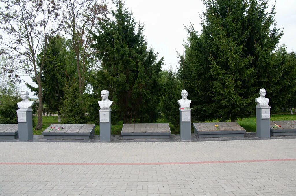 Колпна орл обл. Сквер героев колпна орловской. аллея героев колпна. аллея героев колпны орловская область. сквер героев в колпне.