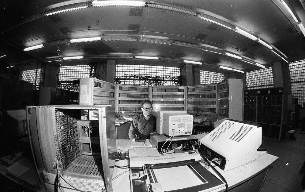 Станция первого поколения. БЭСМ-6 поколение ЭВМ. Электронно-вычислительная машина «БЭСМ-6». Машина ЭВМ БЭСМ 6. Большая электронно-счетная машина (БЭСМ)..