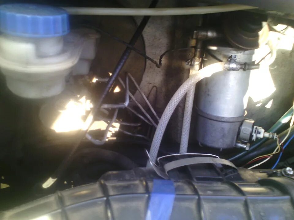 Корпус топливного фильтра пежо боксер 2. Топливный фильтр пежо боксер 2. Ducato 2008 защелки топливного фильтра. Топливный фильтр пежо боксер 3 2. Топливный фильтр замена боксер.