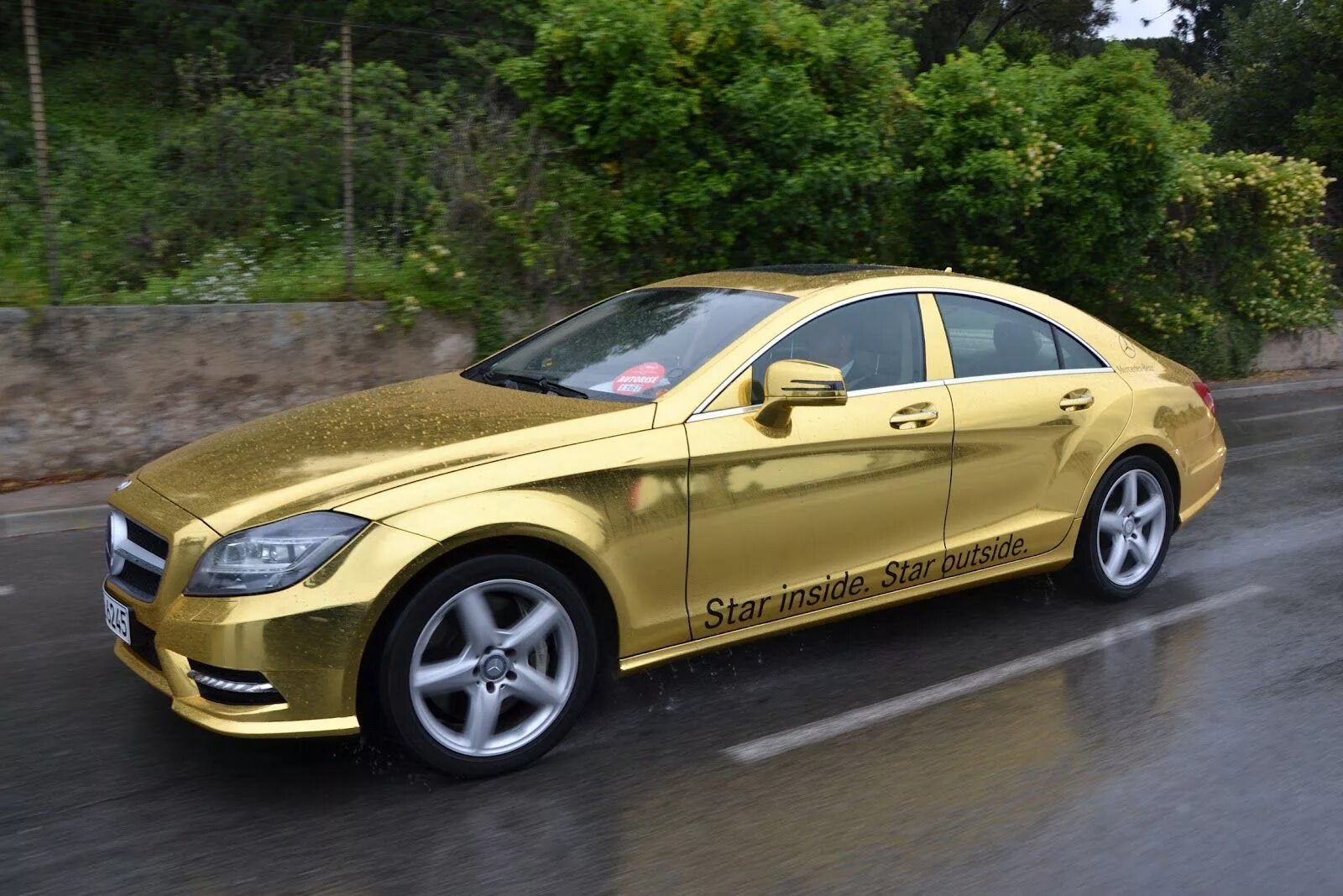 Мерседес СЛС золотой. Mercedes CLS золотой. Мерс ЦЛС золотой. Mercedes-Benz sl600 Бриллиантовый.