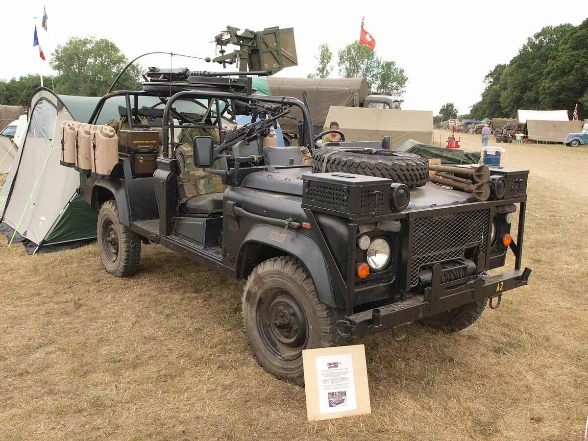 Special vehicles. Ленд Ровер рейнджер. Ленд Ровер перенти 6х6. Ленд Ровер Дефендер военный. Ленд Ровер перенти SASR 6x6.