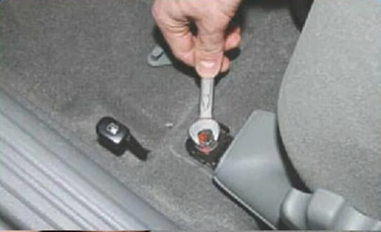 Adjustment of front seats, steering column, seat belts (Chevrolet Lacetti 1 2002