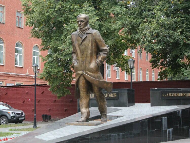 Памятник Маршаку в Воронеже. Памятник Самуилу Маршаку в Воронеже. Памятники Воронежа Дикунов. Литературный классик с памятником в воронеже