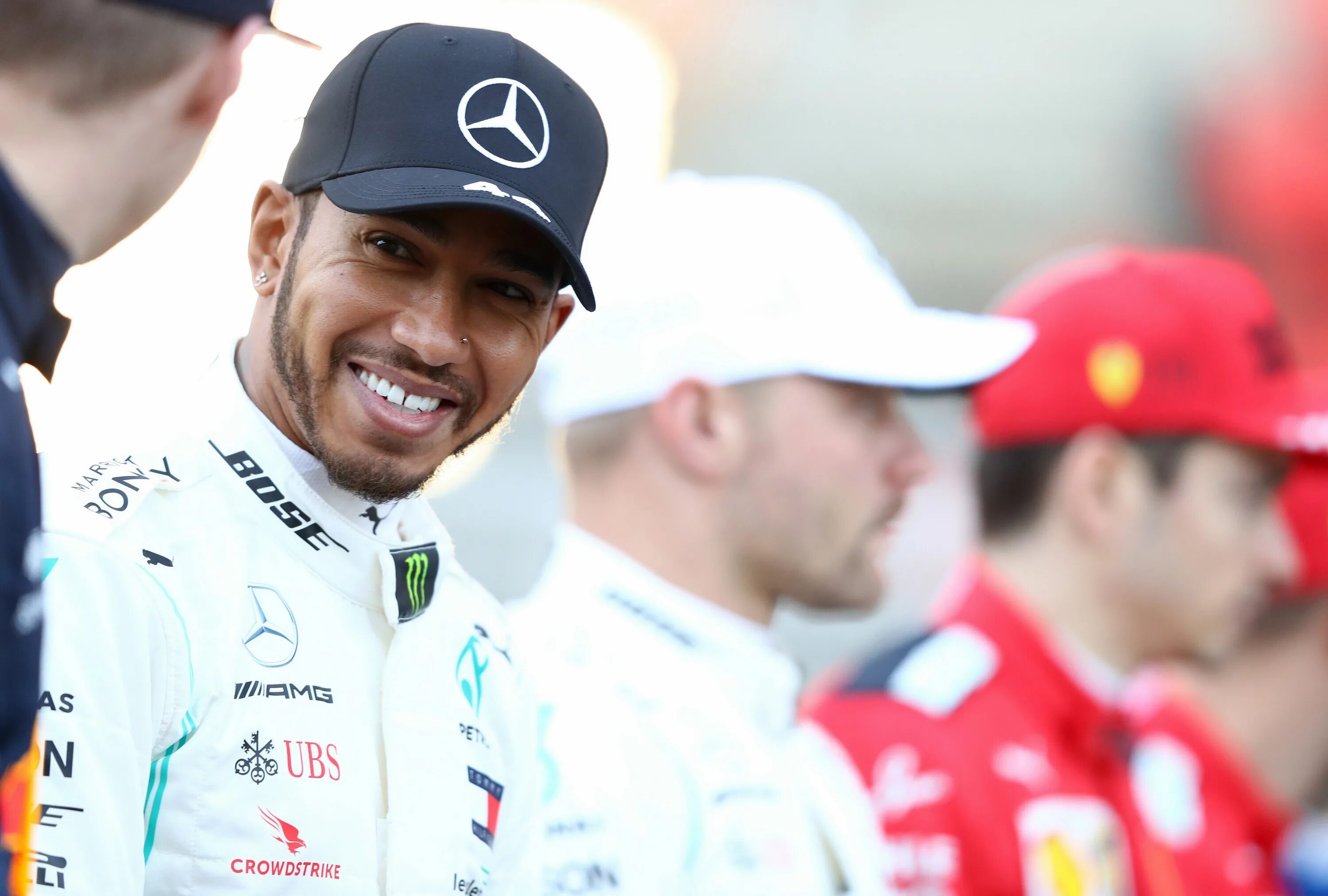 Сколько зарабатывает формула 1. Lewis Hamilton. Льюис Хэмилтон в профиль. Льюис Хэмилтон 2023. Льюис Хэмилтон номер.