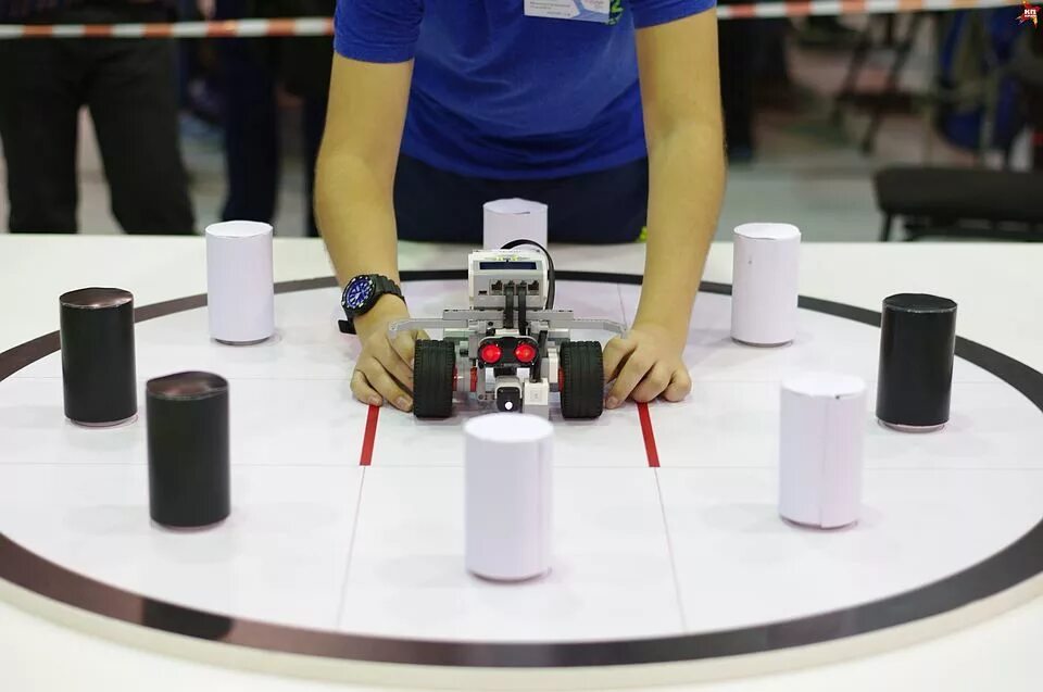 Положение робототехника. Положение робототехника. Лего майндстормс ev3 45544. Положение робототехника. Робот гонки по линии ev3.