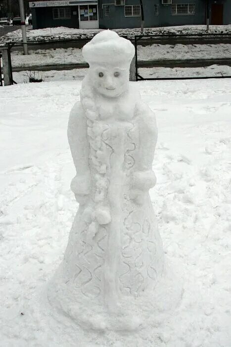 Снегурочка из снега. Фигуры из снега. Фигура Снегурочки из снега. Фигуры из снега Снегурочка. Снег снеговик снегурочка