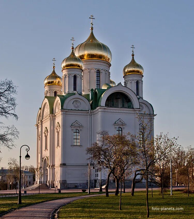 Екатерининский собор царского села. Санкт-петербург пушкин соборная площадь 1 екатерининский собор. Храм в пушкине екатерининский собор. Церкви города пушкина. Церкви города пушкина.